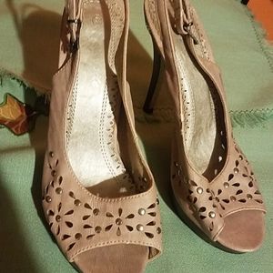 Exquisite platform heels